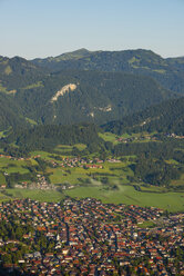 Deutschland, Bayern, Allgäu, Blick vom Schattenberg nach Oberstdorf - WGF00998