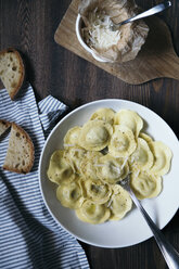 Ravioli with butter and pepper - DAIF00013