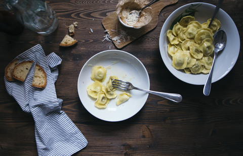 Ravioli mit Butter und Pfeffer, lizenzfreies Stockfoto