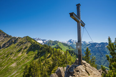 Deutschland, Bayern, Allgäu, Gipfelkreuz auf dem Hahnenkopf - WGF01002