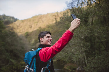 Hiker taking a selfie in nature - RAEF01565