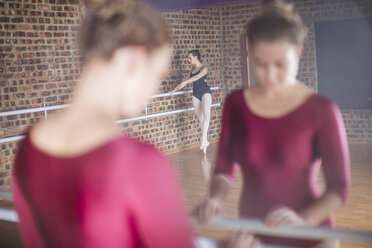 Ballet dancers exercising at studio - ZEF11765