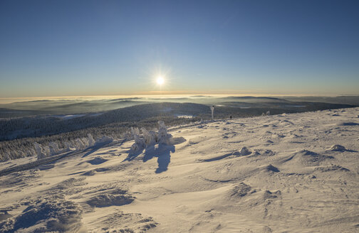 Deutschland, Sachsen-Anhalt, Blick vom Brocken auf den Nationalpark Harz im Winter - PVCF00938