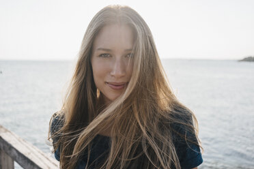 Portrait of young woman in front of the sea - KNSF00675