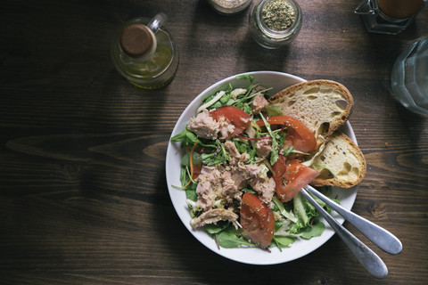 Gemischter Salat mit Thunfisch, lizenzfreies Stockfoto