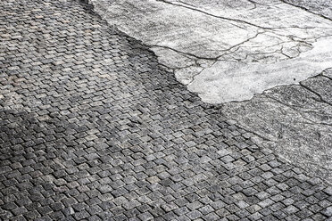 Cobblestone pavement and tarmac - FMKF03256