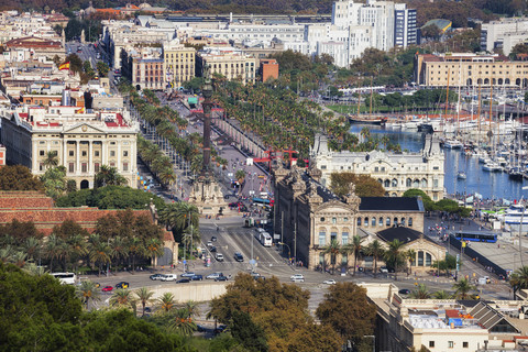 Spanien, Barcelona, Blick auf das Stadtzentrum mit Port Vell und Mirador de Colom, lizenzfreies Stockfoto