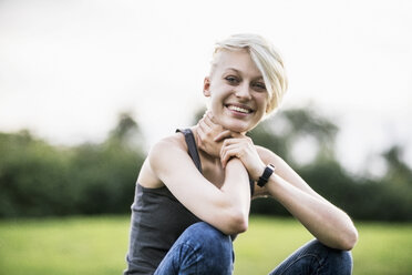 Portrait of smiling young woman outdoors - TAMF00832