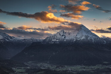 Germany, Bavaria, Berchtesgadener Land, view to Watzmann at sunset - YRF00132