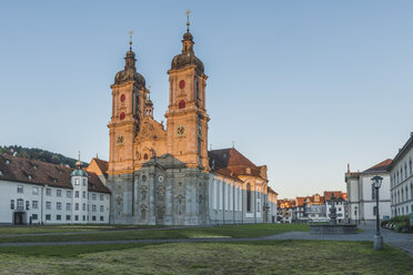 Schweiz, St. Gallen, Blick auf die Stiftskirche - KEBF00422