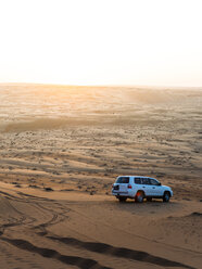 Oman, Al Raka, off-road vehicle parking on dune in Rimal Al Wahiba desert at twilight - AMF05104