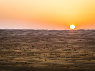 Oman, Al Raka, dunes in Rimal Al Wahiba desert at sunset - AMF05112