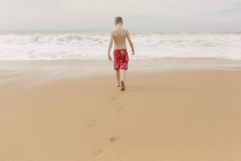 Boy walking on the beach - NMSF00001