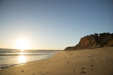 Portugal, Algarve, Albufeira, sunset at the beach - CHPF00353