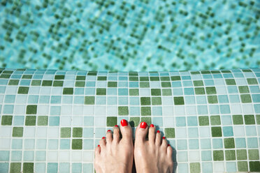 Woman's feet at poolside - CHPF00355