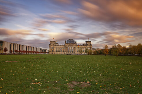 Germany, Berlin, Berlin-Tiergarten, Reichstag building - GFF00885