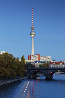 Deutschland, Berlin, Blick auf den Fernsehturm - GFF00905