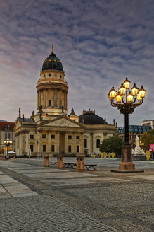 Deutschland, Berlin, Blick auf den Deutschen Dom am Gendarmenmarkt - GF00910