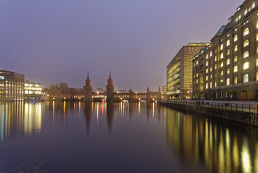 Germany, Berlin, view to Oberbaum Bridge at twilight - GFF00916