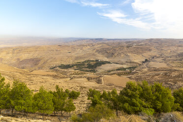 Jordanien, Provinz Madaba, Blick vom Berg Nebo auf das Jordantal - MABF00407