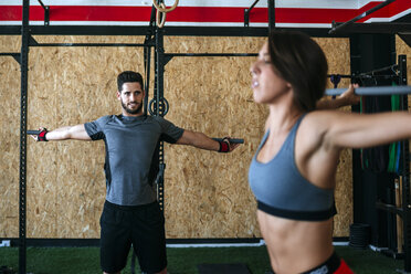 Man and woman exercising in gym - KIJF00913