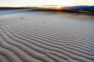 Spanien, Tarragona, Ebro-Delta, Düne bei Sonnenuntergang - DSGF01175