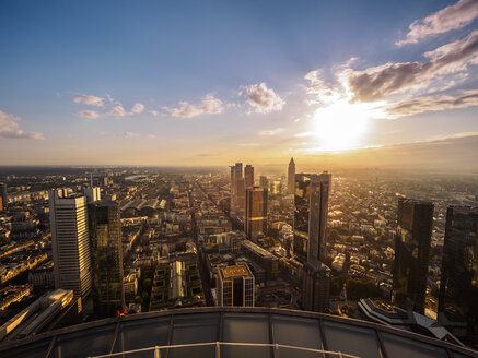 Deutschland, Frankfurt, Stadtansicht bei Sonnenuntergang von oben gesehen - KRPF02051