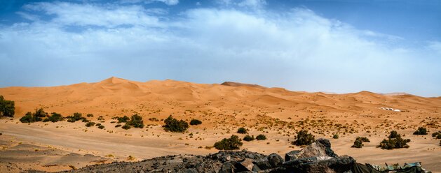 Morocco, Merzouga, panoramic view of Erg Chebbi desert - KIJF00994