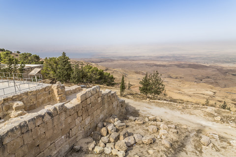 Jordanien, Berg Nebo, Blick auf Jericho und das Jordantal, lizenzfreies Stockfoto