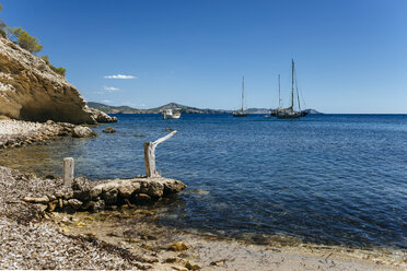 Spian, Ibiza, Llentrisca beach with sailing boats in the background - KIJF01009