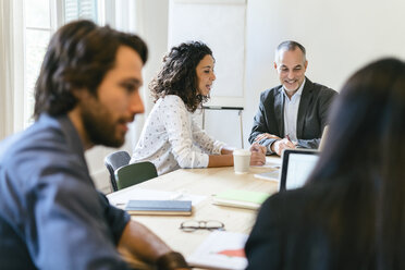 Business people having a team meeting in office - EBSF01967