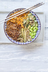 Buddha bowl of Edamame, cucumber, carrots, courgettes, Shirataki noodles and sesame - SBDF03080