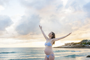 Happy pregnant woman on the beach - DIGF01472