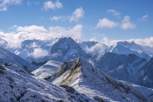 Deutschland, Bayern, Allgäu, Allgäuer Alpen mit Höfats von der Bergstation Höfatsblick am Nebelhorn aus gesehen - WGF01011