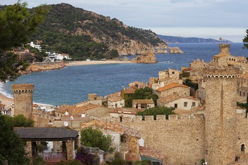 Spanien, Costa Brava, Tossa de Mar, Altstadt und Mittelmeer - ABOF00136