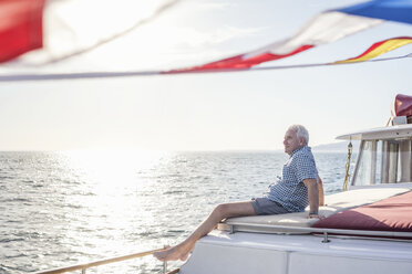 Senior man on a boat trip - WESTF22281