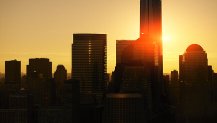 USA, New York City, skyline at sunrise - BCDF00241