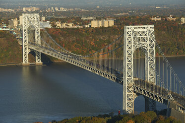 USA, New York City, George-Washington-Brücke - BCDF00243