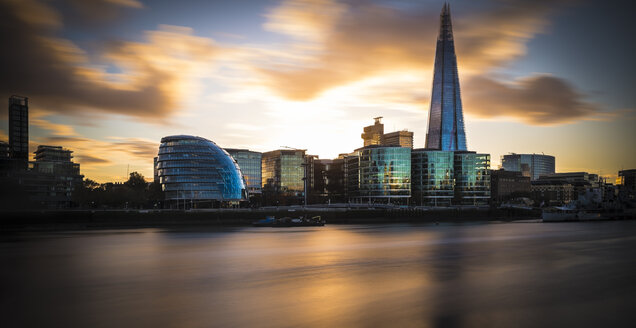 UK, London, Themse mit Rathaus und The Shard - MPA00104