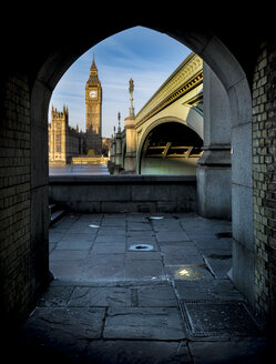 UK, London, Themse mit Westminster Bridge und Big Ben - MPAF00108