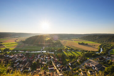 Deutschland, Bayern, Altmühltal, Arnsberg und Altmühl - SIEF07179