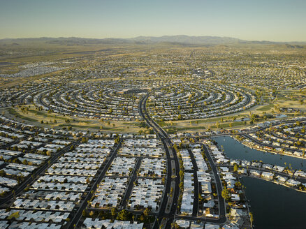 USA, Arizona, Luftaufnahme der Seniorenwohnanlage Sun City - BCDF00249