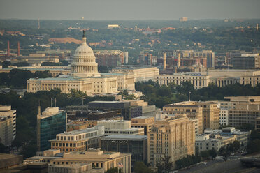 USA, Washington, D.C., Luftaufnahme des Kapitols der Vereinigten Staaten und des Federal Triangle - BCDF00261