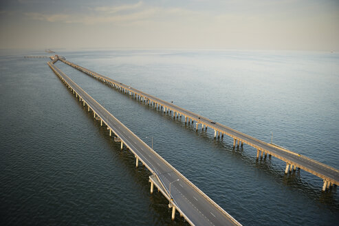 USA, Luftaufnahme des Chesapeake Bay Bridge Tunnels - BCDF00263