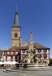Germany, Bavaria, Franconia, Schwabach, church, town hall and fountain at Koenigsplatz - SIE07194