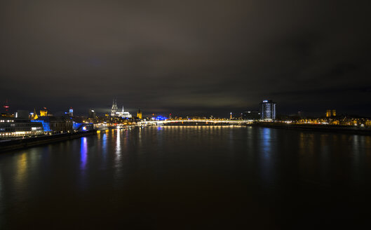 Germany, Cologne, view to Cologne Cathedral and Hohenzollern Bridge from Severins Bridge by night - ODF01469