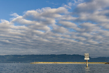 Österreich, Bregenz, Seezeichen am Bodensee - SHF01905