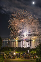 Deutschland, Konstanz, Bodensee, Feuerwerk beim Seenachtsfest - SHF01913