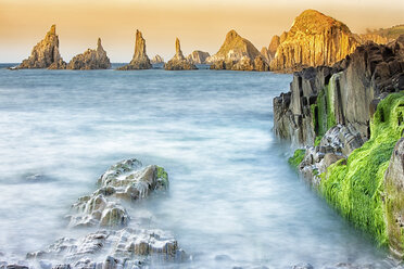 Spain, Asturias, The cliffs of El Silencio Gavieira near Cudillero - DSGF01271