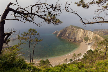 Spain, Asturias, The cliffs of El Silencio Gavieira near Cudillero - DSGF01278